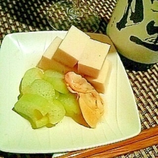 日本酒がすすむ、りゅうきゅうと高野豆腐の煮物